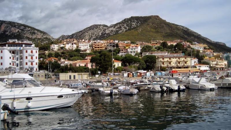 Cala Gonone port